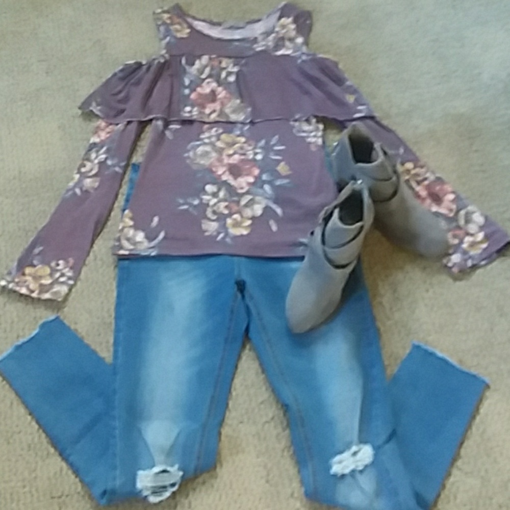 BONGO JUNIOR, SIZE 7 DISTRESSED JEANS🍁
